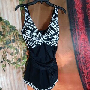 EUC Shore Shapes Sz 10 Black & White Geometric Tummy Control Skirted Swimsuit